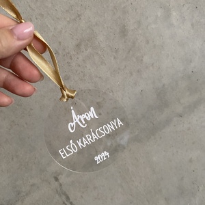 Egyedi Karácsonyi Plexi Kör Dísz  7,5 cm  Személyre szabható felirat fehér vinyl matricával - karácsony - karácsonyi lakásdekoráció - karácsonyfadíszek - Meska.hu