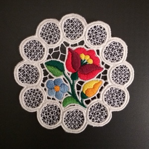 Mini riseliő csipke kalocsai virágokkal, minimál szegéllyel - Meska.hu