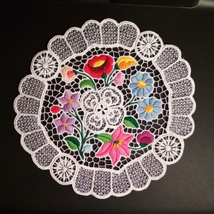 Riseliő csipke kalocsai virágokkal, csillagvirágos - Meska.hu