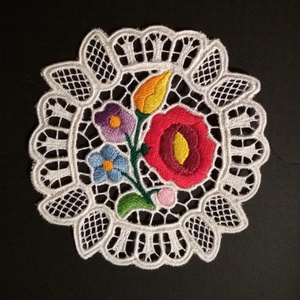 Riseliő csipke kalocsai virágokkal, tulipános - Meska.hu