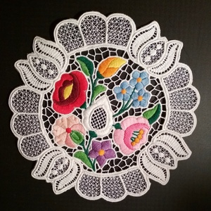 Riseliő csipke kalocsai virágokkal, tulipános szegéllyel - Meska.hu