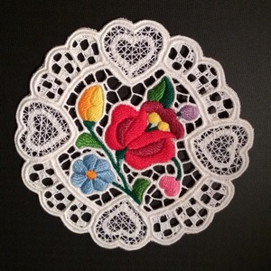 Riseliő csipke kalocsai virágokkal, szív motívummal - Meska.hu