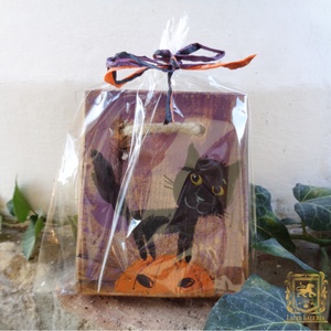 Kormi + Halloween - Rusztikus Fatábla, Vicces Ajándék ötlet - Egyedi Falidísz, Macska, Cica, Falikép - Meska.hu