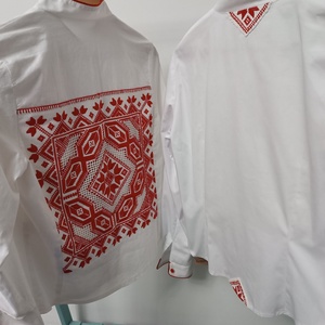 Piros kézimunkával díszített ing.  - ruha & divat - női ruha - blúz - Meska.hu