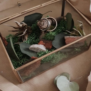Erdei hangulatú üveg gyűrűtartó, arany kerettel, Esküvő, Kiegészítők, Gyűrűtartó & Gyűrűpárna, Virágkötés, MESKA