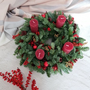 Élő fenyős adventi koszorú - Piros - karácsony - adventi díszek - adventi koszorú - Meska.hu
