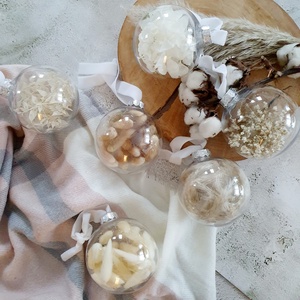 Szárazvirágos karácsonyfa gömbök, egyedi felirattal - karácsony - karácsonyi lakásdekoráció - karácsonyfadíszek - Meska.hu