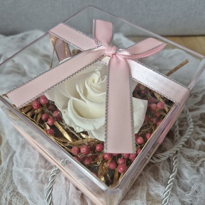 Örökrózsa virágbox Anyák napjára, szülőköszöntőrey esküvőre, születésnapra - otthon & életmód - virágdekoráció - virágok - virágbox - Meska.hu