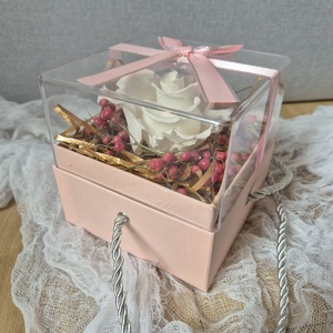 Örökrózsa virágbox Anyák napjára, szülőköszöntőrey esküvőre, születésnapra - otthon & életmód - virágdekoráció - virágok - virágbox - Meska.hu