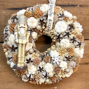 Diótörő kopogtató - Meska.hu