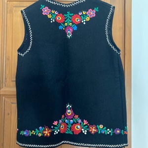 Kézzel hímzett kalocsai mellény � hibátlan állapotban - ruha & divat - női ruha - mellény - Meska.hu