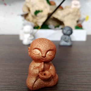 Jesmonite szerzetes füstölőtartó - kézzel öntött, környezetbarát lakásdekor - otthon & életmód - dekoráció - spiritualitás - füstölő és füstölőtartó - Meska.hu