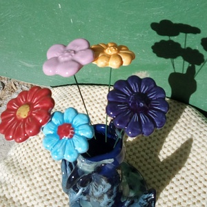 Kerámia virág zöld színű szárral -  - Meska.hu