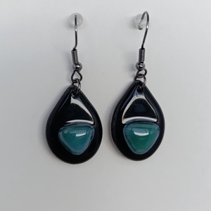  Csepp alakú fekete lógó fülbevaló türkiz pöttyel - Meska.hu