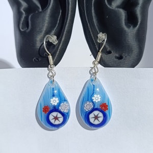 Virágok kék alapon - ékszer - fülbevaló - lógó fülbevaló - Meska.hu