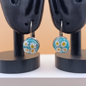 Margaréta virágok kék alapon - ékszer - fülbevaló - lógó fülbevaló - Meska.hu