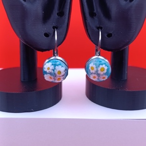 Margaréta virágok kék alapon - ékszer - fülbevaló - lógó fülbevaló - Meska.hu