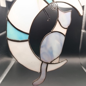 Tiffany cica holdon - otthon & életmód - dekoráció - fali és függő dekoráció - függődísz - Meska.hu