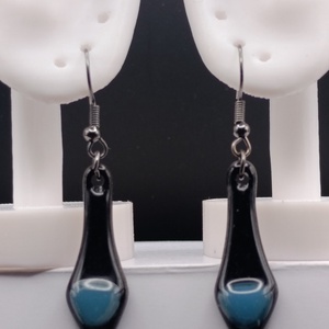 Csepp alakú fekete lógó fülbevaló türkiz pöttyel, Ékszer, Fülbevaló, Lógó fülbevaló, Üvegművészet, Ékszerkészítés, MESKA