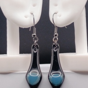 Csepp alakú fekete lógó fülbevaló türkiz pöttyel - ékszer - fülbevaló - lógó fülbevaló - Meska.hu