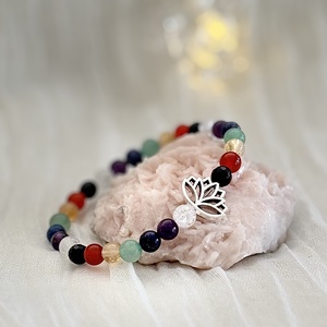 Csakra karkötő lótusz szimbólummal - Meska.hu