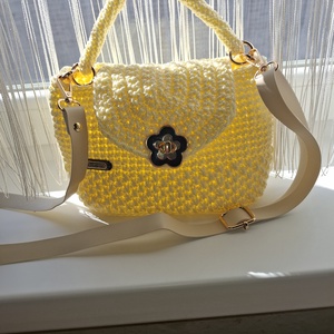 Sunny Flower  kézzel horgolt női táska (La Nelly), Táska & Tok, Kézitáska & válltáska, Vállon átvethető táska, Horgolás, MESKA