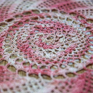 Rózsaszín - fehér horgolt mandala 30 cm - Meska.hu