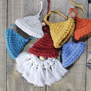 DIY csomag gyerekeknek, Csináld magad! 4 makramé karácsonyi manó, karácsonyfadísz, autódísz,  - Meska.hu
