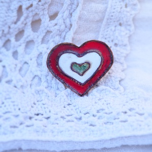 Trikolor kokárda szív bross kitűző - Meska.hu