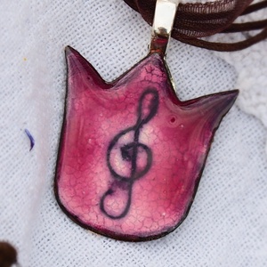 Rózsaszín tűzzománc tulipán medál - violin kulccsal - szatén láncon - Meska.hu