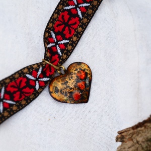 Tűzzománc szívecske medál - textil láncon, Ékszer, Nyaklánc, Medálos nyaklánc, Tűzzománc, Fémmegmunkálás, MESKA
