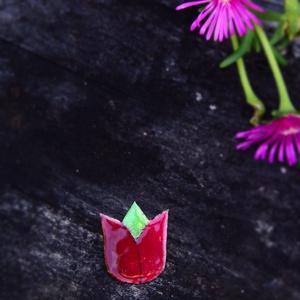 Tulipán bross, kitűző  - tűzzománc  - ékszer - kitűző és bross - Meska.hu