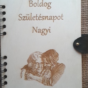 Születésnapi Köszöntő Könyv,Nagymamának,Fából készült,Fotó Gravirozott,Könyvecske,Spirálkötéssel. - otthon & életmód - papír, írószer - mappa - Meska.hu