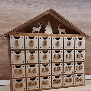 Adventi kalendárium , Karácsony, Adventi díszek, Adventi naptár, Famegmunkálás, Rétegelt lemezből készült natúr és dió lazurral kezelve.
Mérete:40x47cm, fiók mérete:5x5x5 cm
A ter..., Meska
