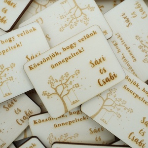 Romantikus gravírozott, fa köszönőajándék, hűtőmágnes - esküvő - emlék & ajándék - köszönőajándék - Meska.hu