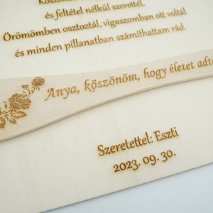 Szülőköszöntő fakanál fa táblán, egyedileg gravírozva édesanyáknak, nagymamáknak - esküvő - emlék & ajándék - szülőköszöntő ajándék - Meska.hu
