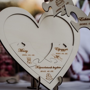 Szív formájú fa puzzle esküvőre, puzzle ceremóniára tartóval is - esküvő - emlék & ajándék - nászajándék - ceremónia szett - Meska.hu
