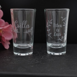 Egyedi, gravírozott feles üvegpohár, felespohár, pálinkáspohár, akár esküvőre is  - esküvő - emlék & ajándék - nászajándék - esküvői pohár, pohárszett - Meska.hu