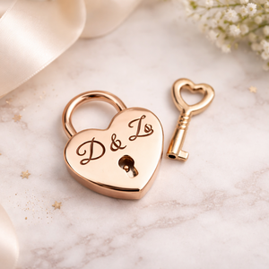 Gravírozott szív alakú lakat � egyedi felirattal, Esküvő, Emlék & Ajándék, Nászajándék, Ceremónia szett, Gravírozás, pirográfia, MESKA