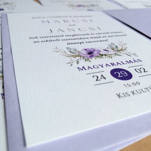 Modern lila-zöld esküvői meghívó � elegáns anemonákkal és minimalista designnal - esküvő - meghívó & kártya - meghívó - Meska.hu