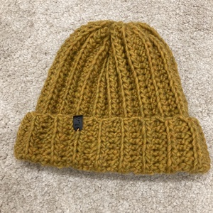 Sárgás-zöldes gyapjú sapka // vicces - informatikus kitűző - ruha & divat - sál, sapka, kendő - sapka - Meska.hu