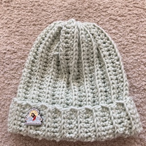 Menta gyapjú sapka // Jézi kitűzővel - ruha & divat - sál, sapka, kendő - sapka - Meska.hu