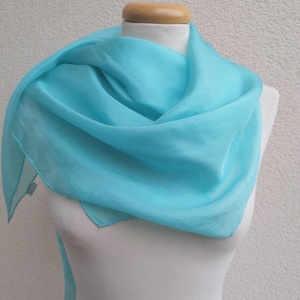 "türkiz" selyemkendő 90x90cm, Ruha & Divat, Sál, Sapka, Kendő, Kendő, Selyemfestés, Középvilágos türkiz.
Tiszta selyem, kb. 90x90 cm.

Nagyon mutatós, kellemes, pihekönnyű viselet, 
h..., MESKA