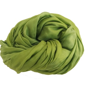 olíva zöld selyemsál STÓLA méretben - ruha & divat - sál, sapka, kendő - sál - Meska.hu