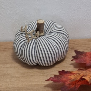 Őszi varrott tök dekoráció /9 cm/, Otthon & Életmód, Dekoráció, Halloween, Halloweeni tök, Varrás, MESKA