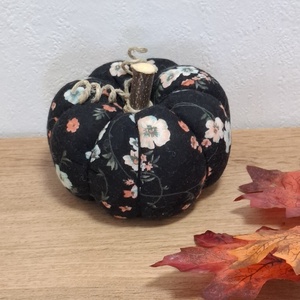 Őszi varrott tök dekoráció /9 cm/, Otthon & Életmód, Dekoráció, Halloween, Halloweeni tök, Varrás, MESKA