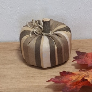Őszi varrott tök dekoráció /9 cm/, Otthon & Életmód, Dekoráció, Halloween, Halloweeni tök, Varrás, MESKA