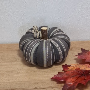 Őszi varrott tök dekoráció /11 cm/, Otthon & Életmód, Dekoráció, Halloween, Halloweeni tök, Varrás, MESKA