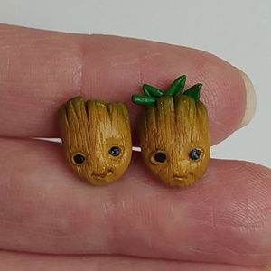 Baby Groot bedugós fülbevaló - ékszer - fülbevaló - pötty fülbevaló - Meska.hu