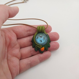 Levél alakú medál ebihalakkal és béka figurával, Ebihal tavacska, Vízcsepp medál, Miniatűr béka, Egyedi figurás ékszer - ékszer - nyaklánc - medálos nyaklánc - Meska.hu